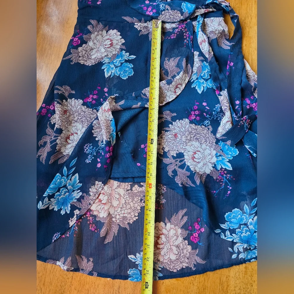 🆕️ Xhilaration Cold Shoulder Faux Wrap Floral Blue Ruffle Dress Size M - Picture 12 of 12